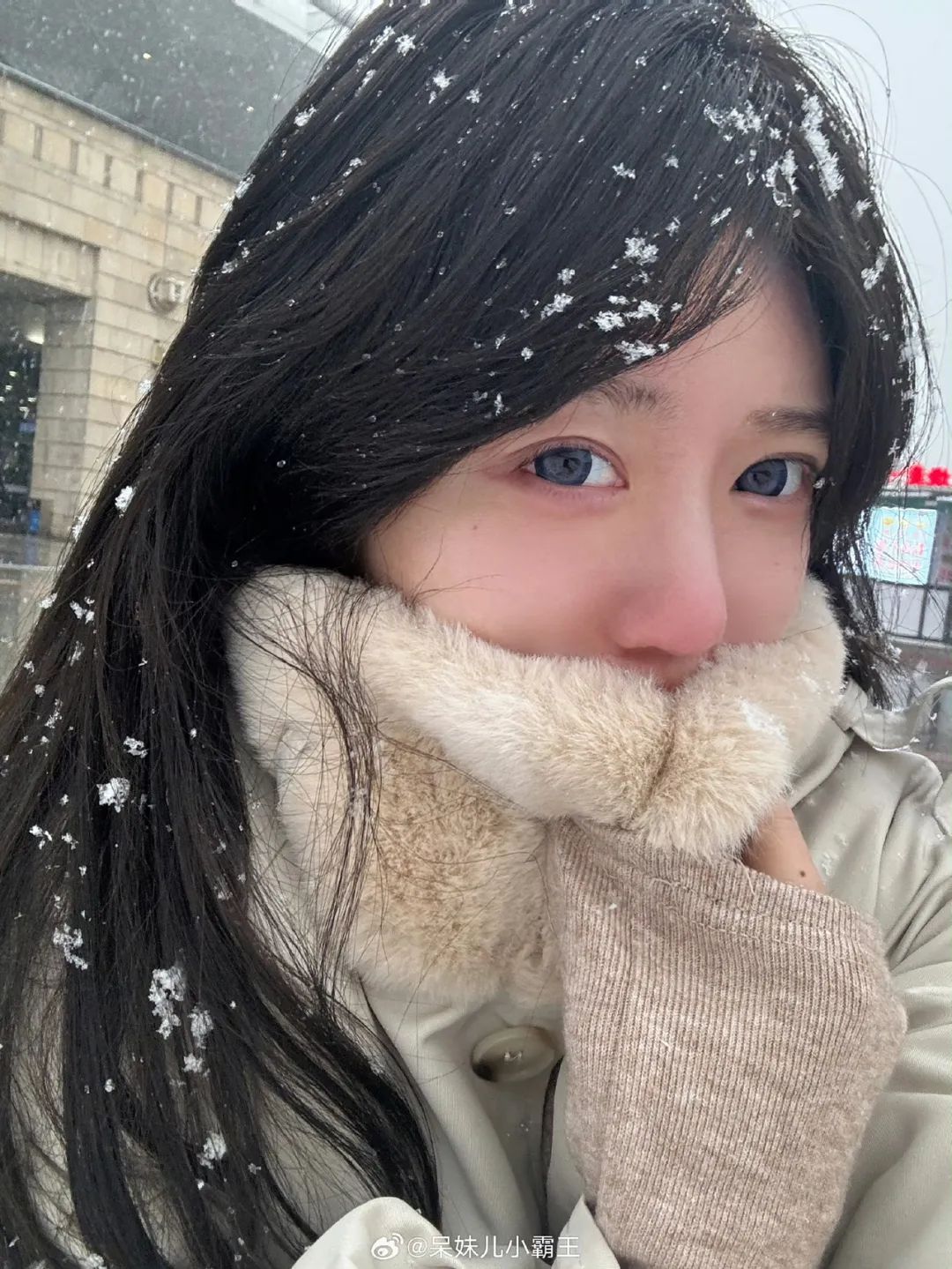 呆妹儿说自己隆X?称自己有抑郁症,曾三天没睡觉,引发网友热议!