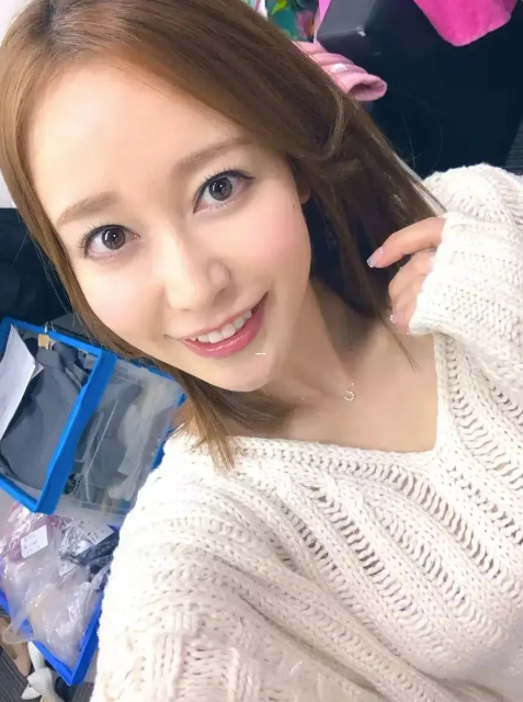 伊人春色，如诗如画