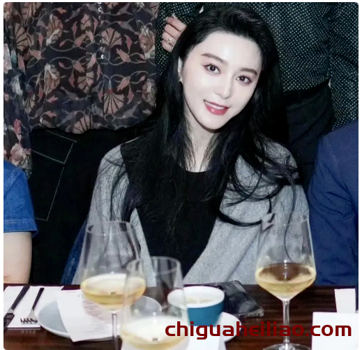 范冰冰东京聚餐:43岁依旧耀眼夺目