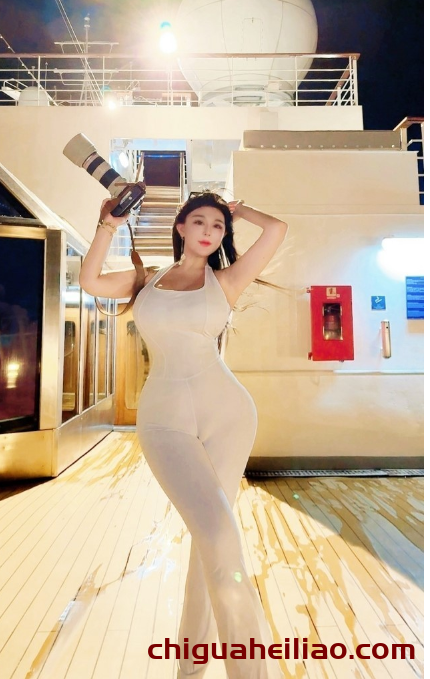 微博128万粉丝芷仪g宝，身材出众引发网友热议