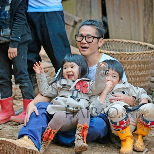 曹格女儿颜值逆袭，14岁甜妹变御姐