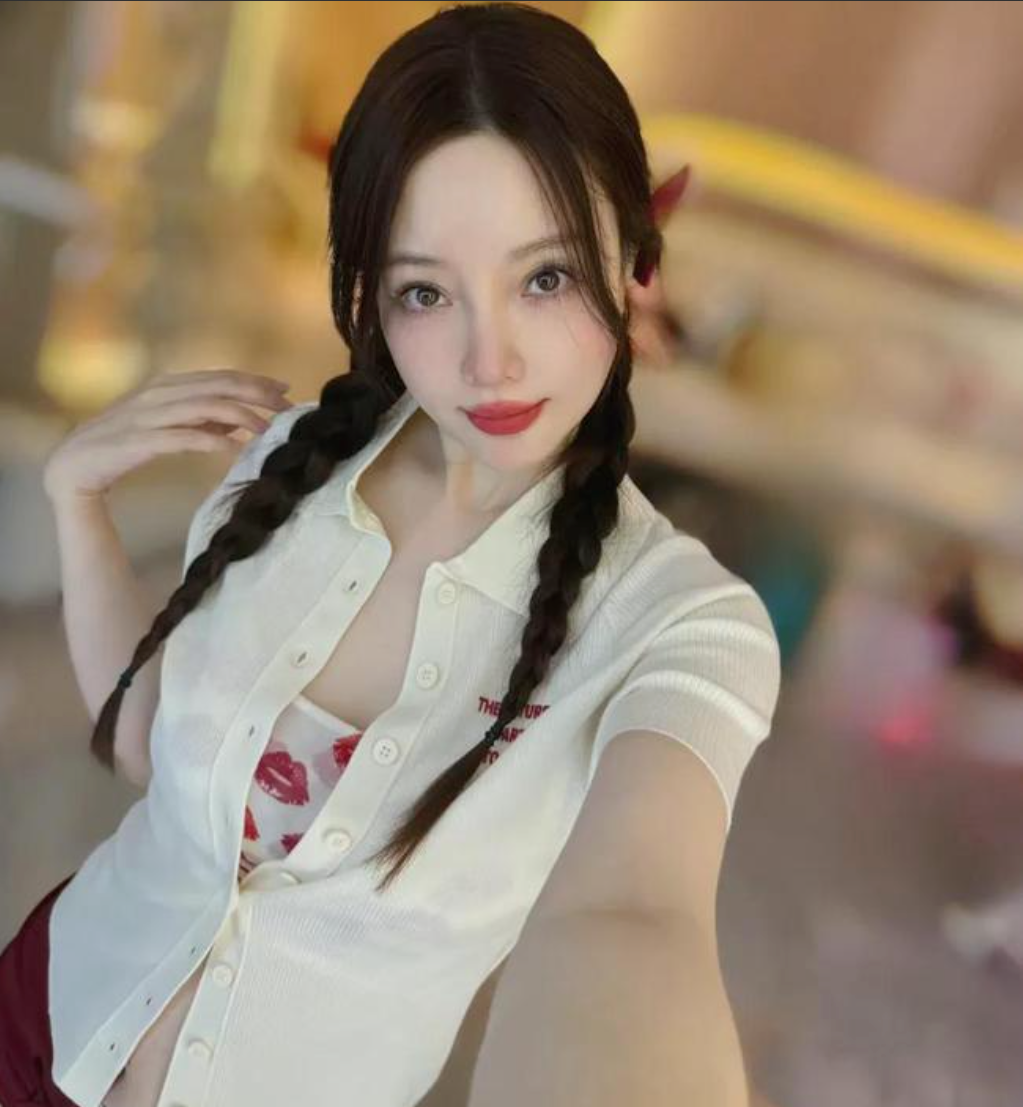 李小璐写真大胆展现:43岁依旧充满魅力