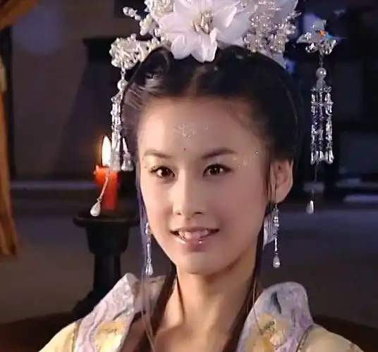 黄圣依早期照片清丽脱俗，美得让人难以置信