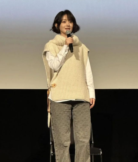 赵丽颖短发新风格:37岁如少女般青春