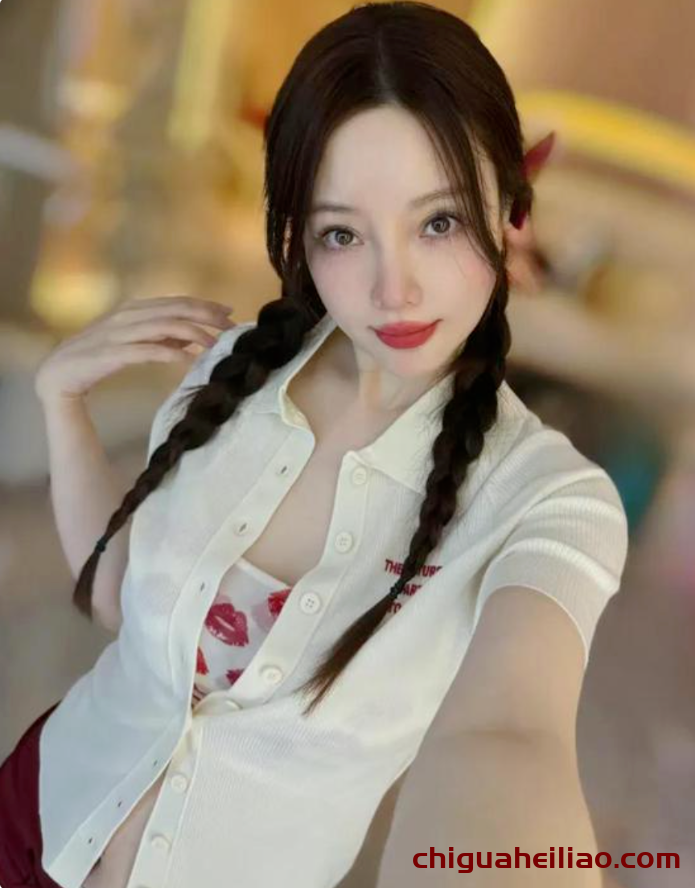 李小璐写真大胆展现:43岁依旧充满魅力