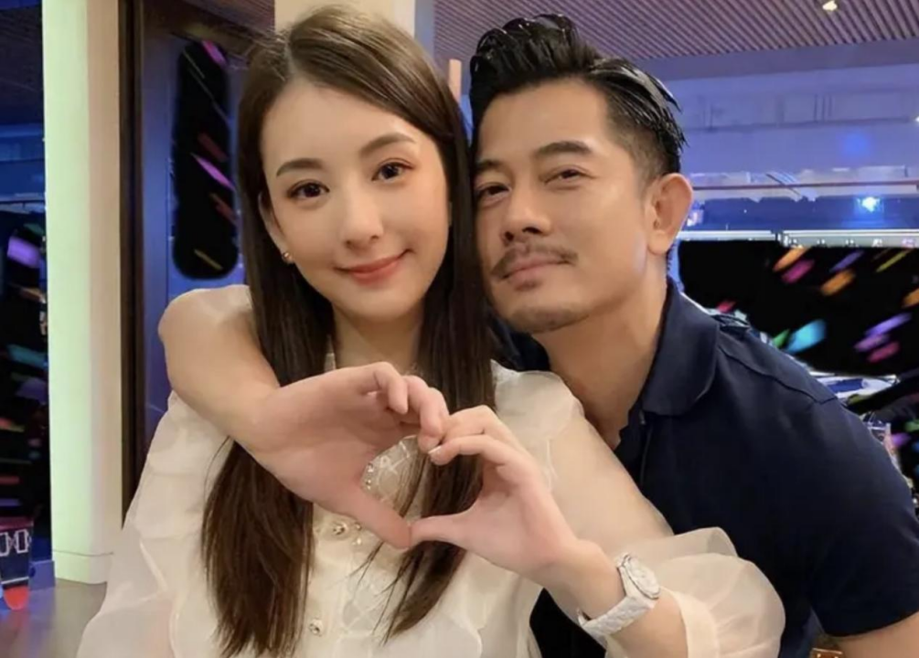 郭富城59岁庆生，方媛裙装惊艳亮相