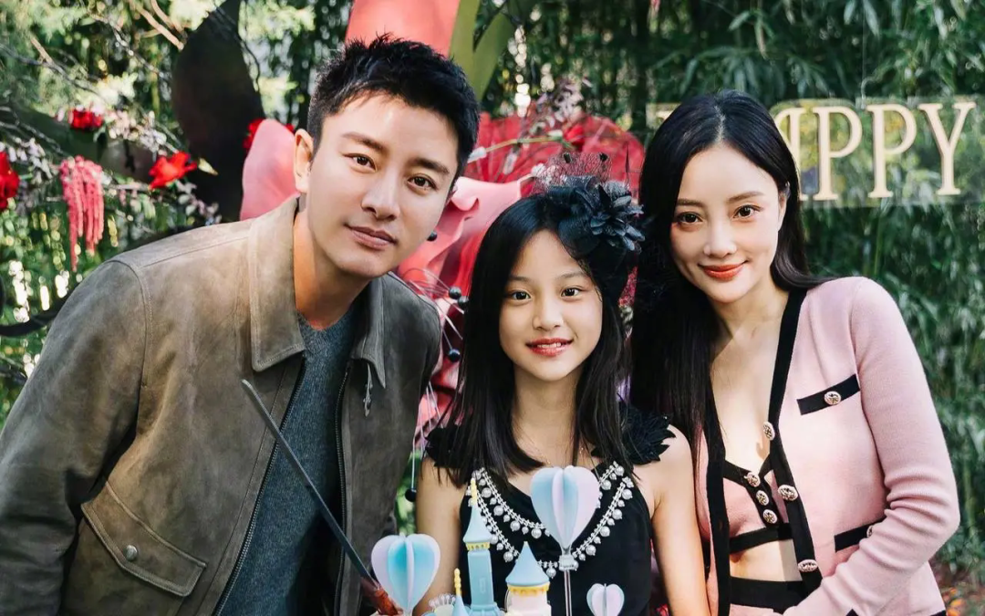 李小璐写真大胆展现:43岁依旧充满魅力