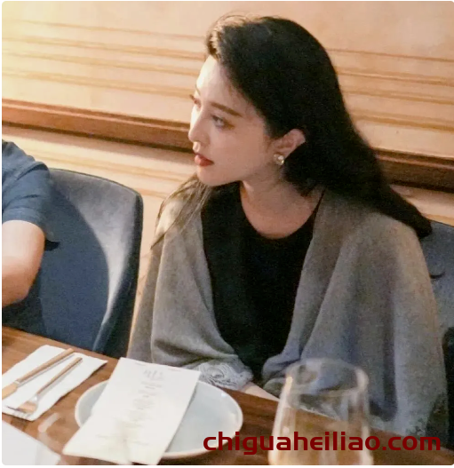 范冰冰东京聚餐:43岁依旧耀眼夺目