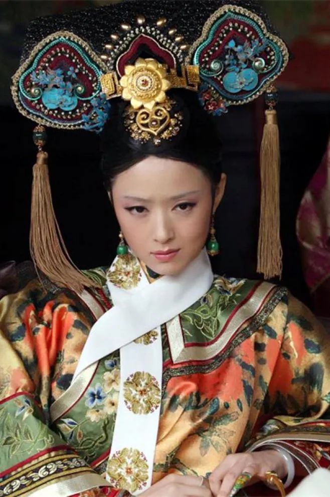 蒋欣41岁身材管理有道，泳装照展露无遗